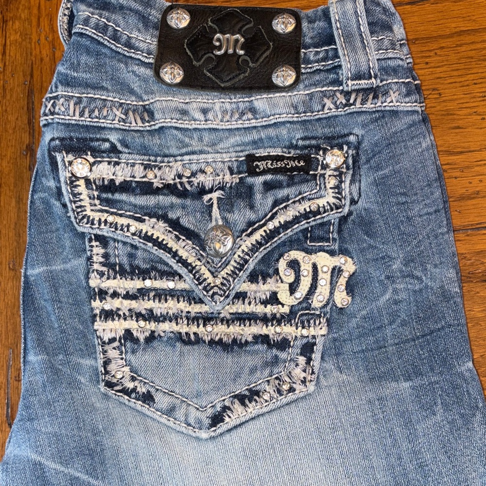 Miss Me Distressed 29x37. Comfortable and usual wear. For the taller ladies